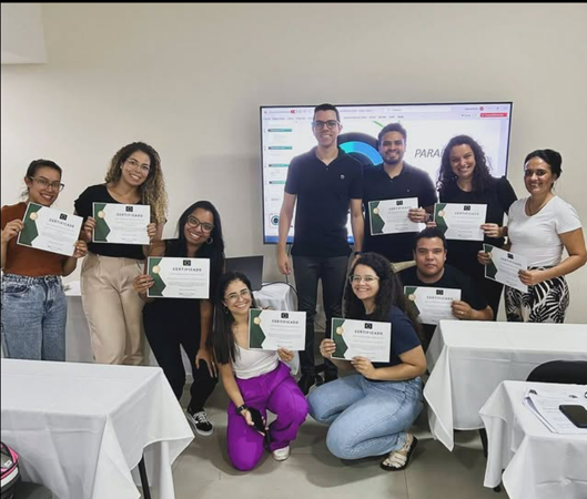Turma da Imersão Excel Essencial exibindo certificados