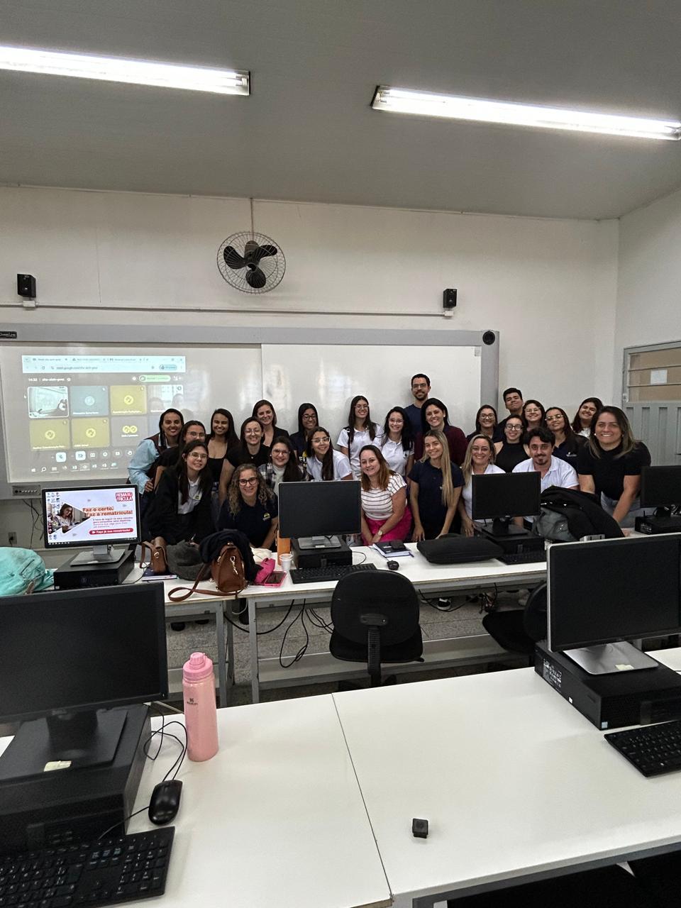 Turma de Excel Avançado da SEBS em laboratório de informática